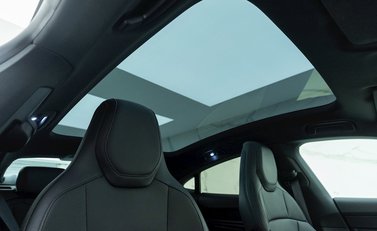 Porsche Taycan 4S 11