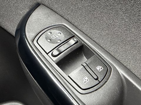 Vauxhall Corsa 1.4 Griffin 5dr 33