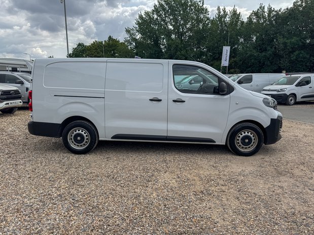 Vauxhall Vivaro LWB L2H1 [SOLD CM] Low Roof Prime 3100 Cruise Sensors EURO 6 5