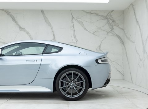 Aston Martin V12 Vantage S 30