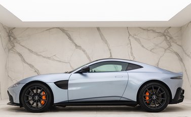 Aston Martin V8 Vantage 2