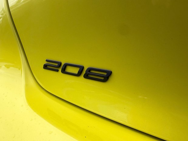 Peugeot 208 GT 12