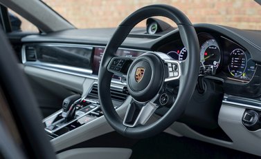 Porsche Panamera Turbo S E-Hybrid 11