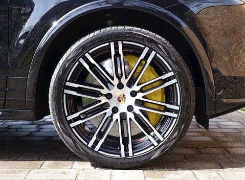 Porsche Cayenne Turbo S 20