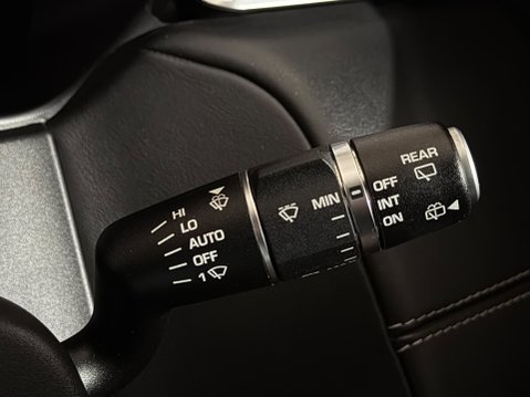Land Rover Range Rover Velar R-DYNAMIC HSE 25