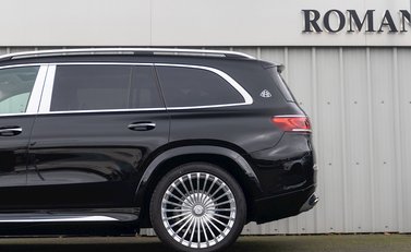 Mercedes-Benz GLS 600 First Class 32