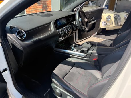 Mercedes-Benz B Class B 220 4MATIC AMG LINE PREMIUM 32