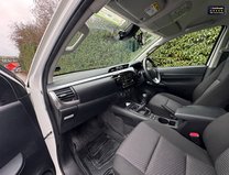Toyota Hilux Active | 2.4 LT | AC | Sensors | Double Cab | 12