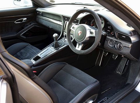 Porsche 911 (991) Carrera GTS 13