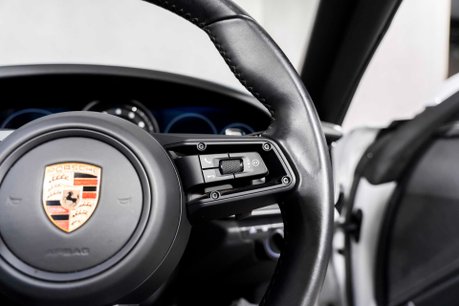 Porsche 911 TARGA 4 PDK. WARRANTY. ADAPTIVE CRUISE CONTROL. HEATED SEATS. HEATED WHEEL. 59