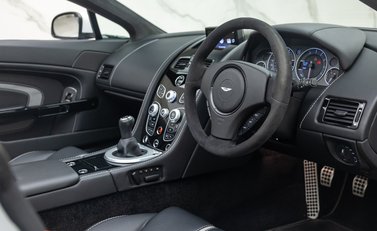 Aston Martin V12 Vantage S ROADSTER 17