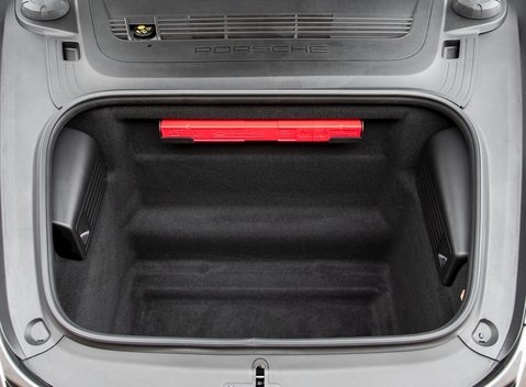 Porsche Cayman GT4 29