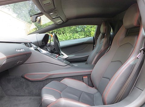 Lamborghini Aventador LP 700-4 12
