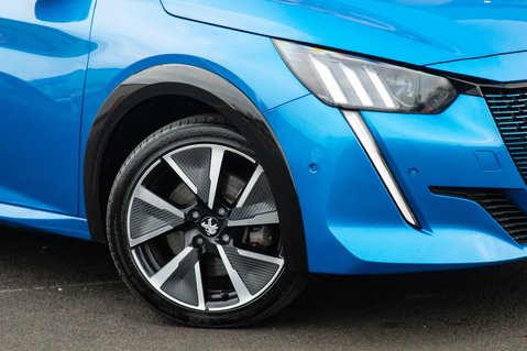 Peugeot 208 GT PREMIUM 12