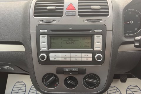 Volkswagen Golf BLUEMOTION MATCH TDI -DEMO +1 OWNER -19 SERVICES -£35 ROAD TAX -SUNROOF 38