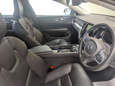 Volvo V60 2.0 V60 Momentum B4 MHEV Auto 5dr 31