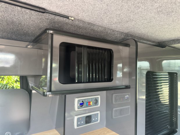 Volkswagen Transporter Camper | 4 Berth | Air Con | Pop Top | Cooker | Rock n Roll Bed 16
