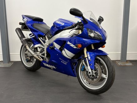 Yamaha R1 1000
