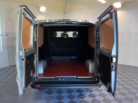 Renault Trafic 2.0 dCi Blue LL30 Sport Crew Van L2 H1 Euro 6 (s/s) 6dr 8