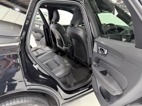 Volvo XC60 B5 ULTRA BLACK EDITION AWD 82