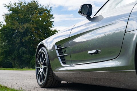 Mercedes-Benz SLS AMG 22