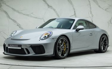 Porsche 911 GT3 Touring (991.2) 1