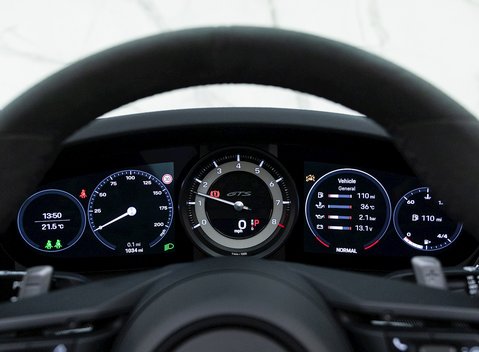 Porsche 911 (992) Targa 4 GTS 17