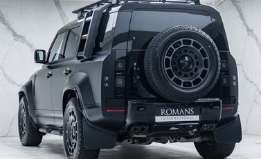 Land Rover Defender 110 OCTA Black 10