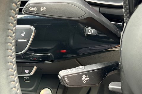 Audi A4 AVANT TDI S LINE BLACK EDITION -B&O - VIRTUAL COCKPIT -REVERSE CAMERA  44