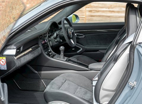 Porsche 911 (991.2) Carrera GTS 14