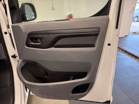 Vauxhall Vivaro 1.5 Vivaro 2900 Sportive S/S 38