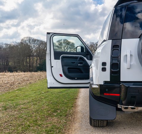 Land Rover Defender 90 Obsidian WideTrak D250 S Hardtop 1