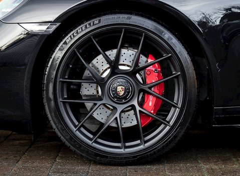 Porsche 911 Targa 4 GTS (991.2) 23