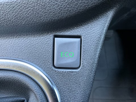 Renault Trafic 2.0 dCi ENERGY 28 Sport SWB Standard Roof Euro 6 (s/s) 5dr 37