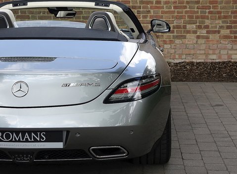 Mercedes-Benz SLS AMG GT Roadster 8
