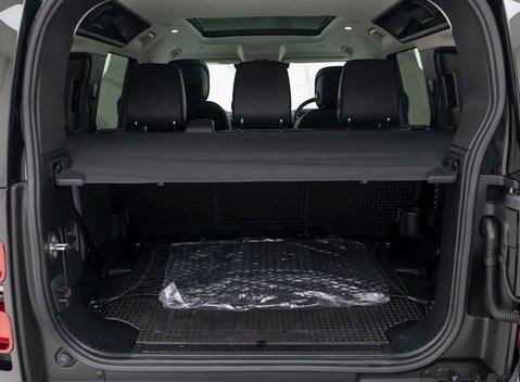 Land Rover Defender 110 HSE P300 35