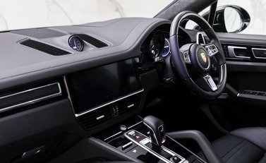 Porsche Cayenne Turbo S E-Hybrid Coupe 16