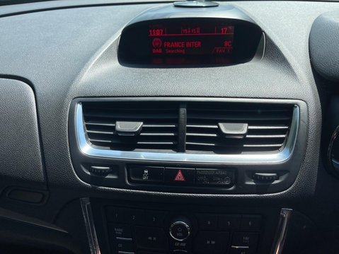 Vauxhall Mokka 1.6 Exclusiv 2WD Euro 5 (s/s) 5dr 23