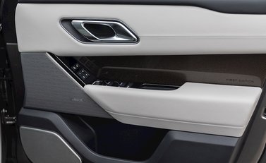 Land Rover Range Rover Velar D300 HSE First Edition 22