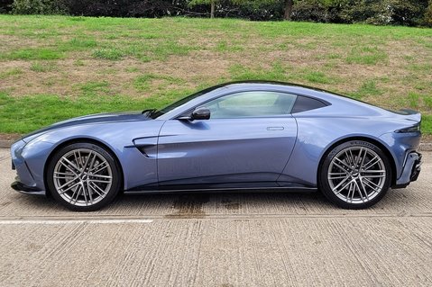 Aston Martin Vantage V8 5