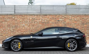 Ferrari GTC4 Lusso T 2