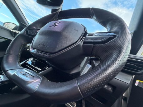 Peugeot 208 GT PREMIUM 13