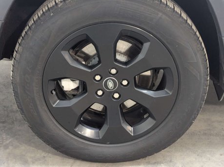 Land Rover Defender 3.0 Defender SE D MHEV Auto 4WD 5dr 31