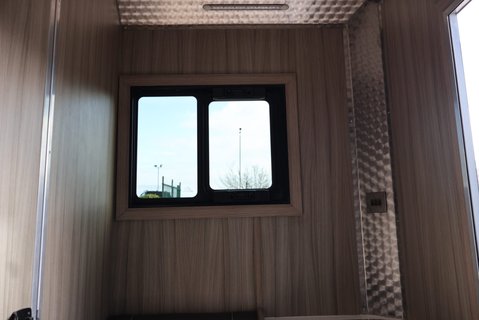 Renault Master 3.5 ton Coach Built Freddie Gover Horsebox with uprated suspension alloys  52