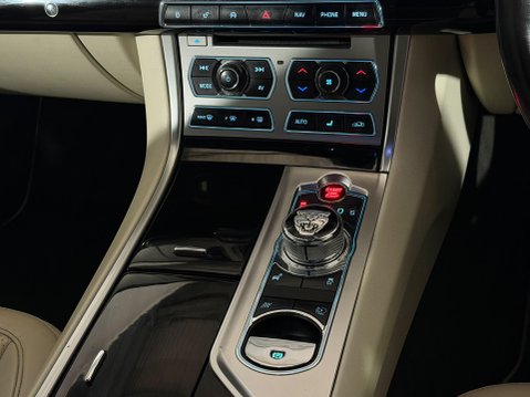 Jaguar XF D V6 S PORTFOLIO SPORTBRAKE 14