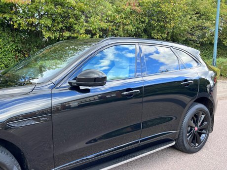 Jaguar F-Pace 2.0 D200 MHEV R-Dynamic Black Auto AWD Euro 6 (s/s) 5dr 17