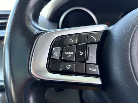Jaguar F-Pace 2.0 F-PACE Portfolio AWD D Auto 4WD 5dr 50