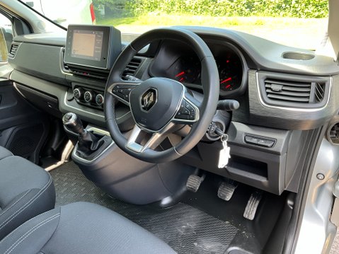 Renault Trafic 2.0 dCi Blue LL30 Sport Crew Van L2 H1 Euro 6 (s/s) 6dr 10