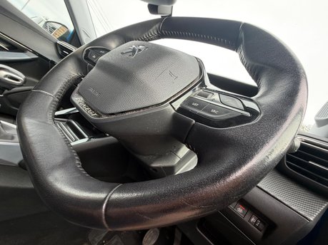 Peugeot 2008 PURETECH S/S ALLURE PREMIUM 17