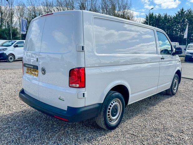 Volkswagen Transporter AUTO SWB L1H1 Low Roof Startline T32 Air Con Sensors EURO 6 6